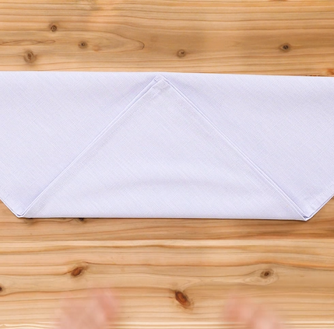 Як скласти із серветки метелика