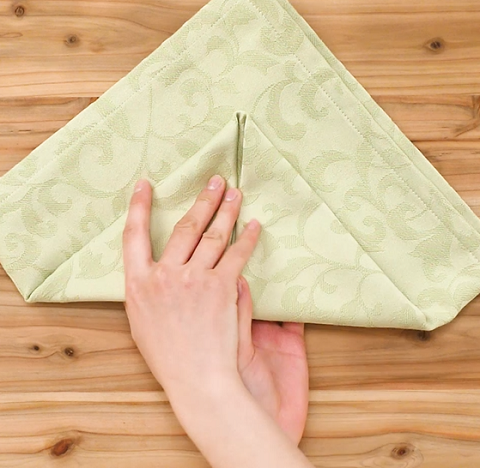 Як скласти серветки на стіл