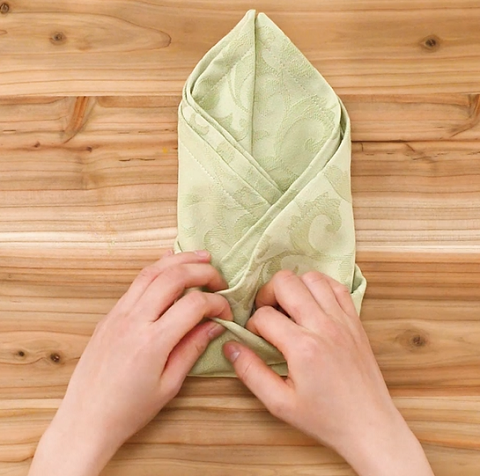 Як скласти серветки на стіл