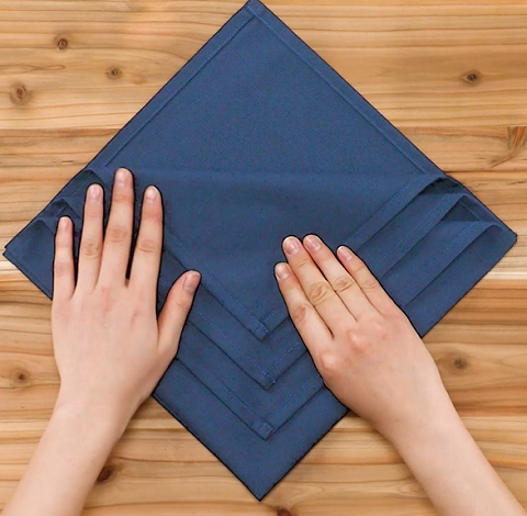 Як скласти серветки на стіл