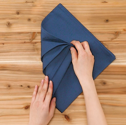 Як скласти серветки на стіл