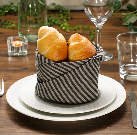 Як скласти серветки на стіл