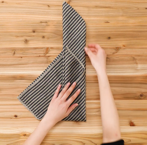 Як скласти серветки на стіл