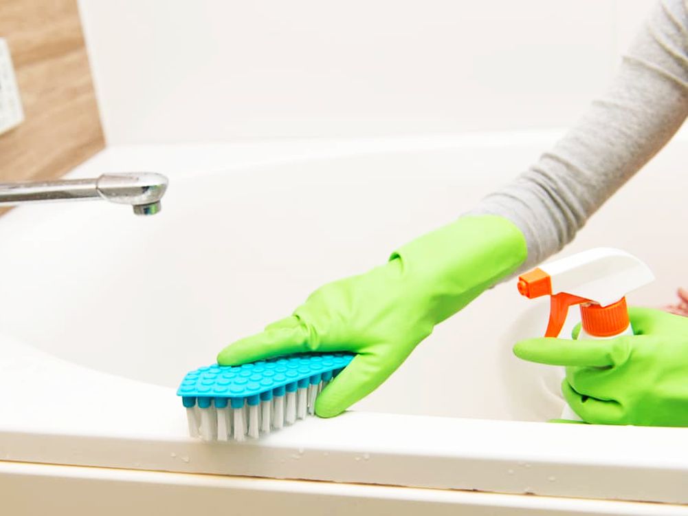 Як відчистити ванну до білого кольору